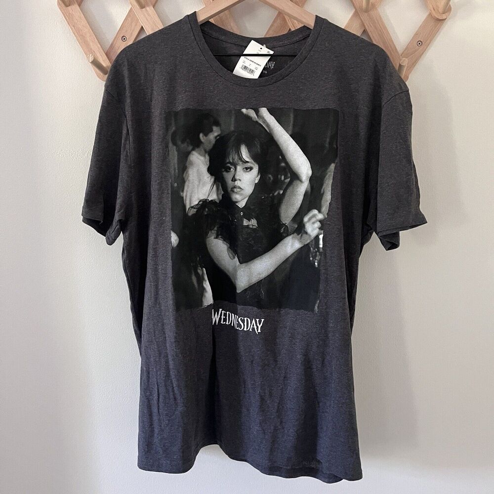 NWT Wednesday Adams Unisex Jenna Ortega Gray Graphic T-Shirt Halloween - XL